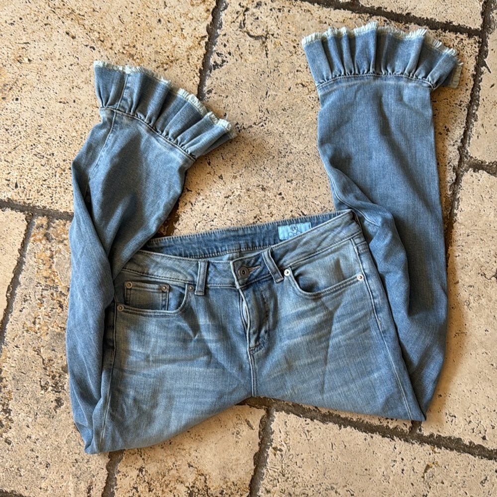 Ruffle jeans… 👖. Adorable! - Picture 8 of 10